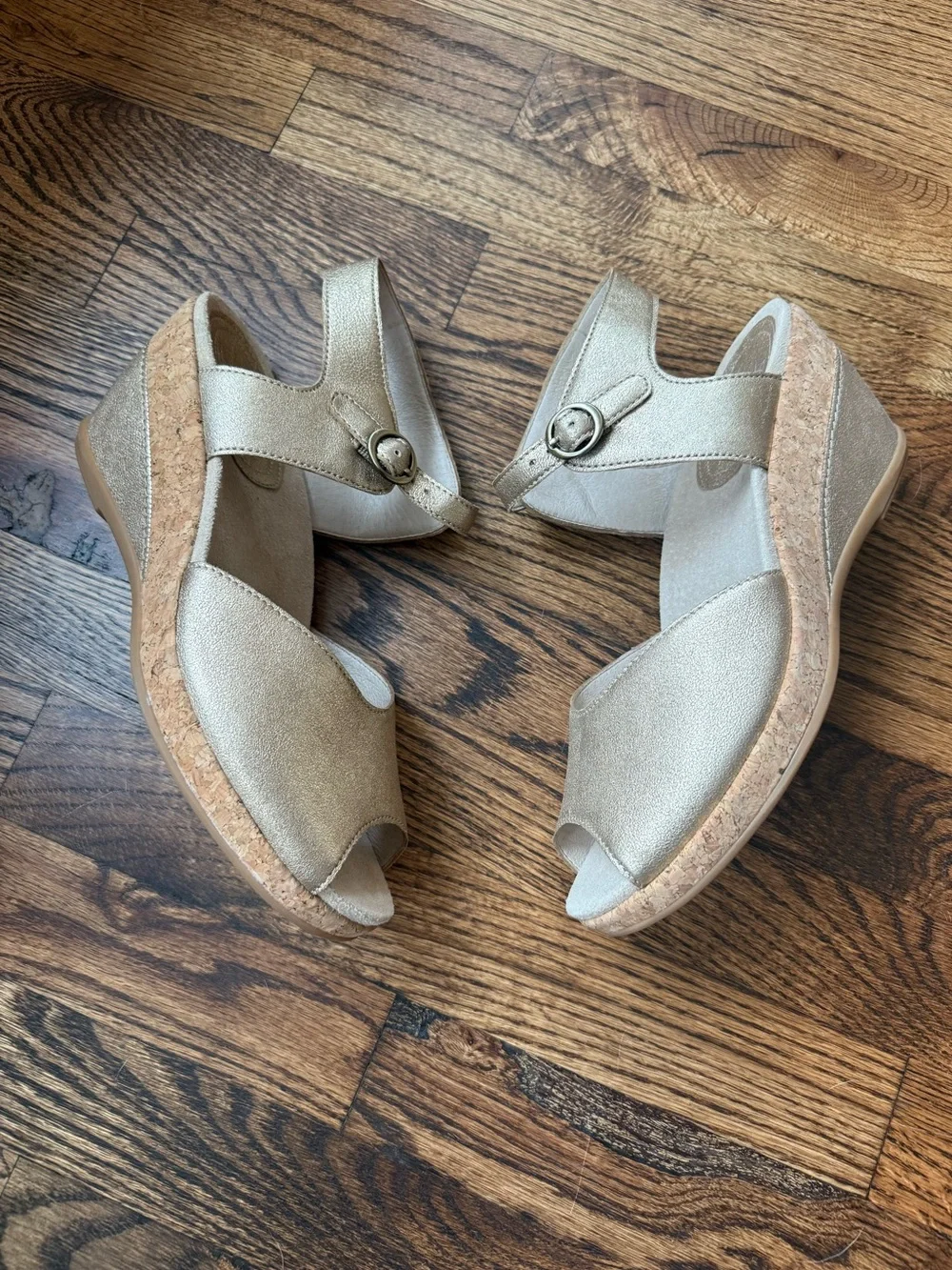 Dansko Charlotte Wedge Sandal Open Toe Cork Gold Metallic 42 Comfort